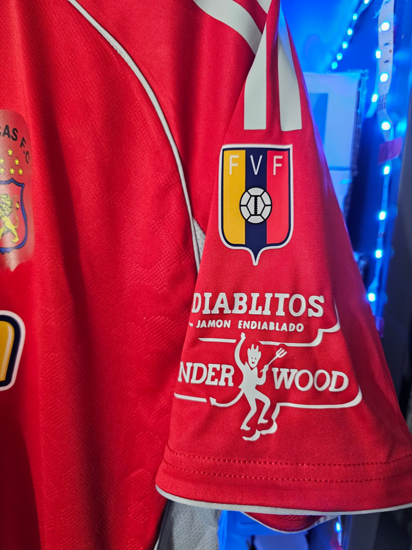 Caracas fc Remake 2010 rayas Grises us. Todos los nombres jugadores disponibles.
